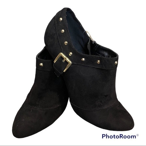 Metaphor Shoes - Women’s Black Suede Ankle Boots Size 8.5